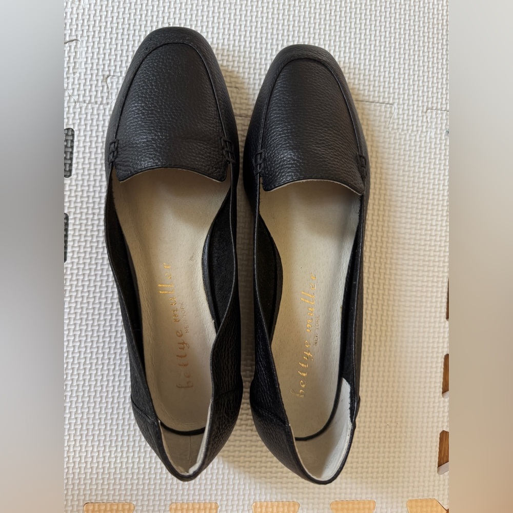 Bettye Muller Black Leather Flat Loafers, 7M, NEW
